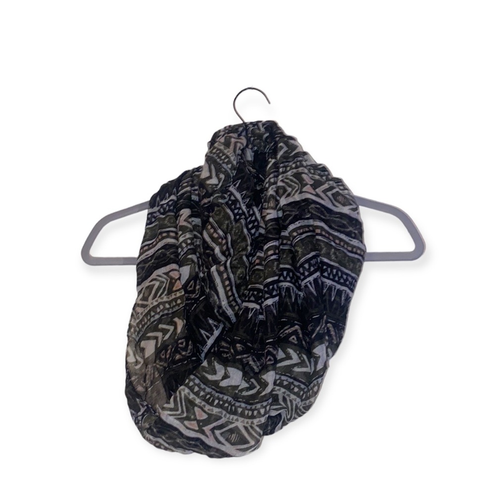 Charlotte Russe woman’s infinity scarf